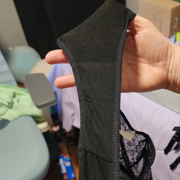 Chic Black Lace Intimates Set - Picture 2 of 3